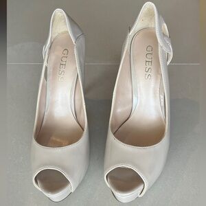 Guess Cute Beige Peep Toe Heels 6.5M